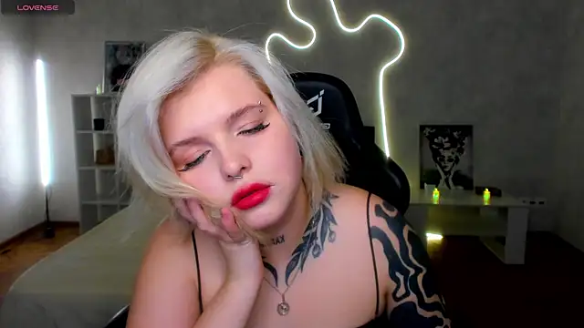 shadow  purrr online show from December 19, 12:59 am