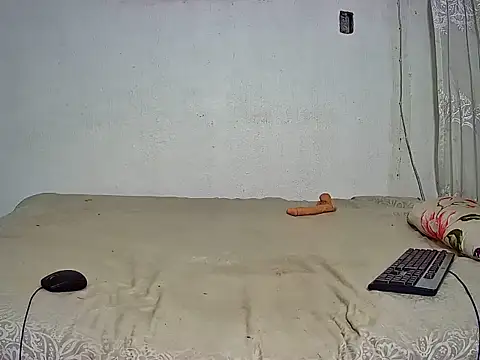 BrunetteNaomi8 online show from November 18, 8:10 pm