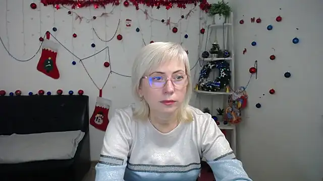 LaurenWishy online show from December 5, 11:55 am