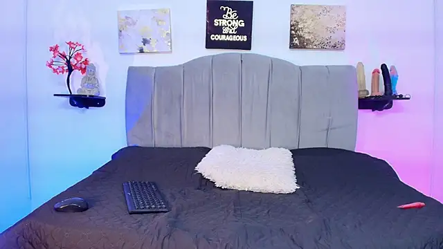 Maddy  Jones online show from February 17, 7:24 pm