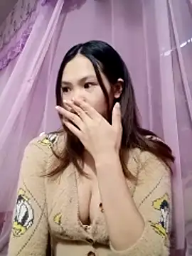 quynhquynh  online show from February 3, 12:21 am