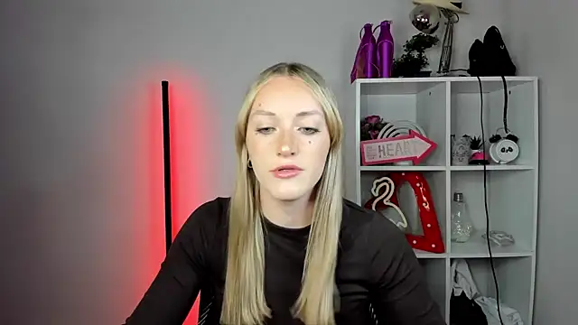 EvelynBlond online show from May 27, 12:35 pm