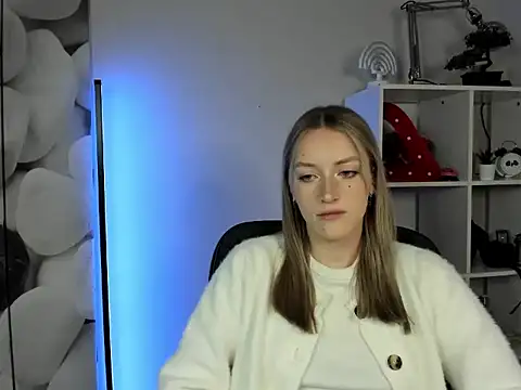 EvelynBlond online show from November 24, 6:37 am