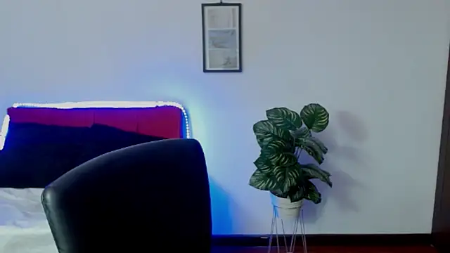 Juliana  lx online show from March 21, 3:06 pm