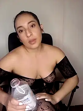 kira-stormm online show from April 2, 9:56 pm