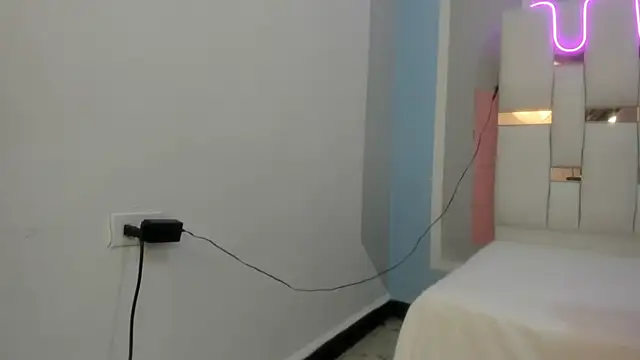 mask red girl online show from January 10, 12:54 pm