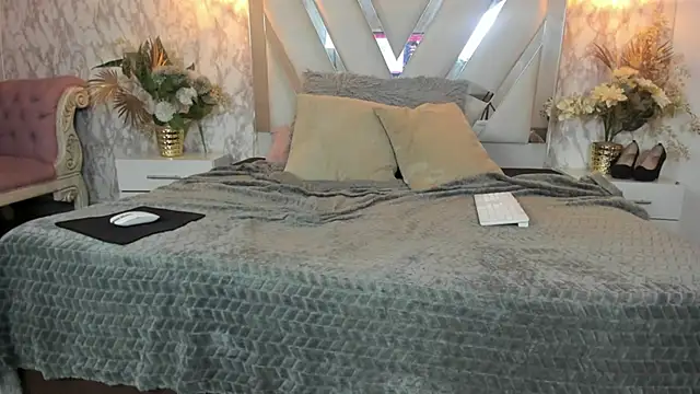 Mysterius Woman online show from March 7, 2:13 pm