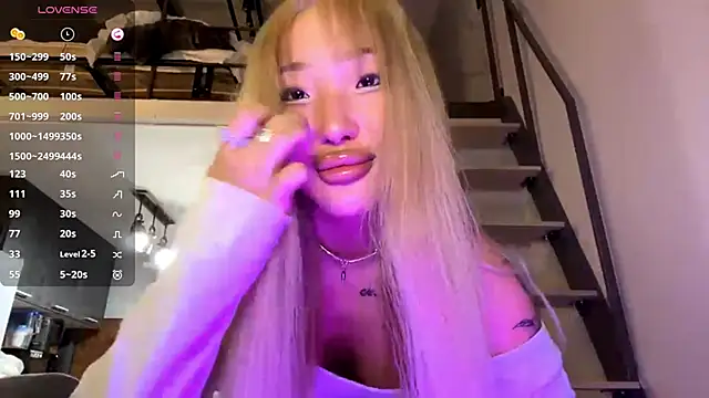 EIeniVanwart online show from January 17, 4:58 pm