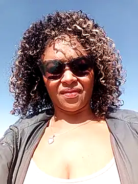 MaayaFonseca online show from December 14, 1:50 pm