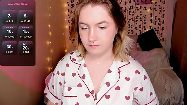 lovelyy julia online show from November 29, 8:07 am