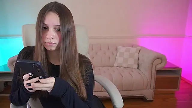 TinyNatalie online show from April 1, 2:14 pm