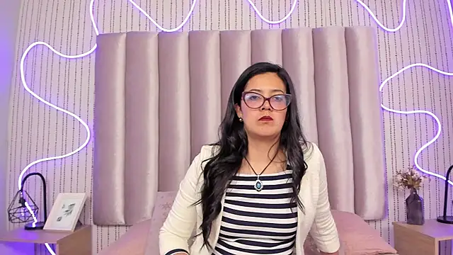 TAMARALEWISMD online show from December 4, 4:15 am