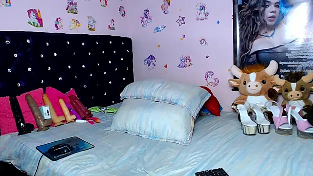 ShantalTsFox online show from April 15, 1:28 am