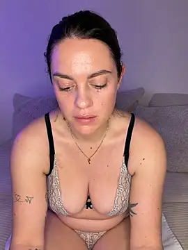 laraslittlesecrett online show from February 3, 12:21 pm