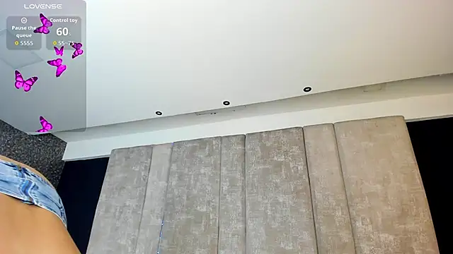 MelissaGill  online show from January 6, 11:47 am