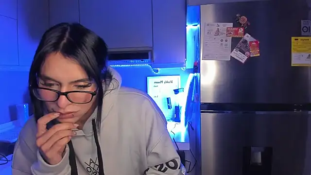 SaraAndrade  online show from January 7, 10:57 pm