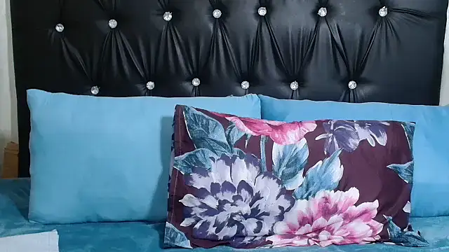 SavageHoney online show from April 1, 8:50 pm