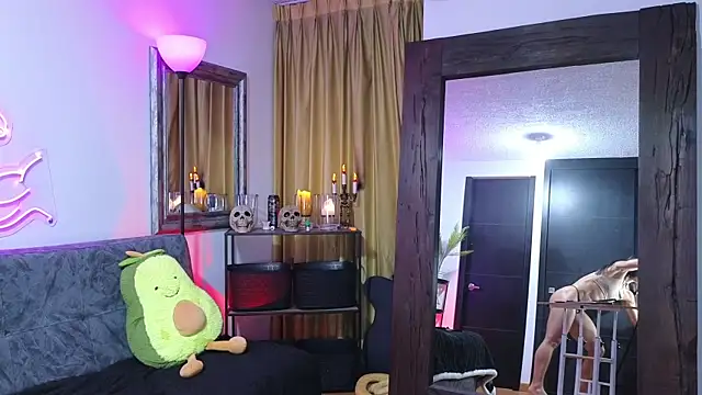 MightyLaura1 online show from November 27, 10:34 pm