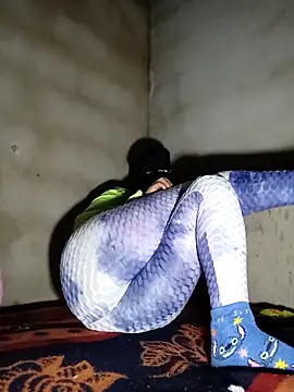 MalaCaviar3 online show from December 4, 7:43 am