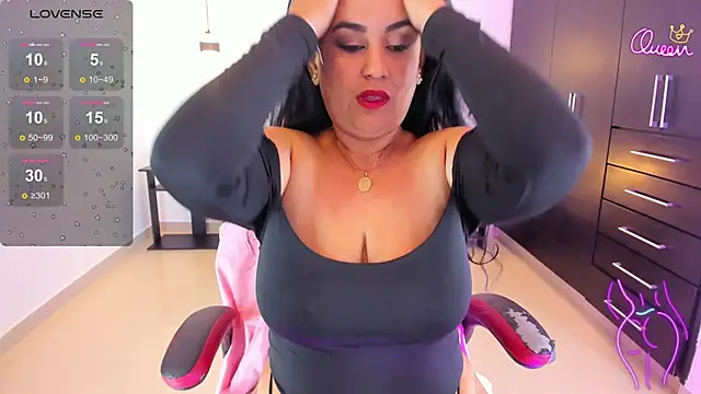 elenamilf online show from February 4, 3:15 pm