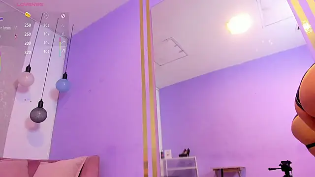 LolyYunno online show from February 9, 1:46 pm