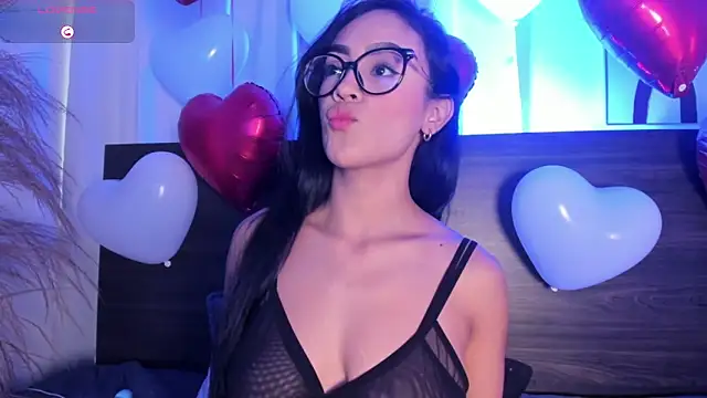 Klohewilliams  online show from February 13, 1:35 pm