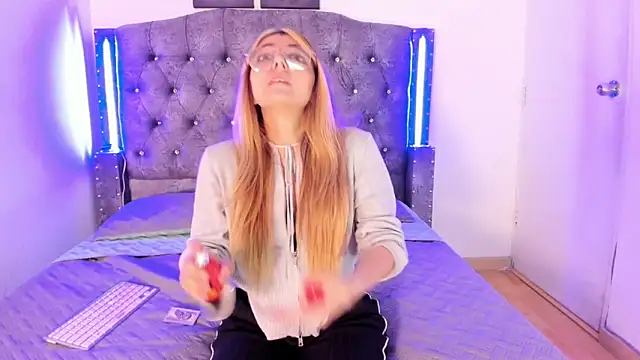 luciana pink0 online show from November 27, 7:17 pm