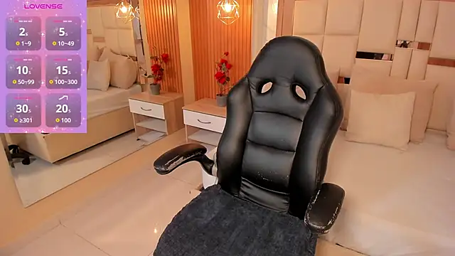 samantha quinnn online show from April 10, 4:18 am