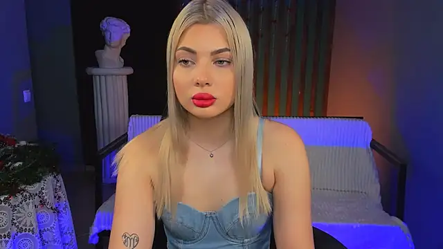 HyileyClark online show from January 12, 5:23 am