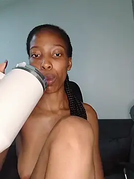 MsParisSmith online show from February 15, 7:51 am