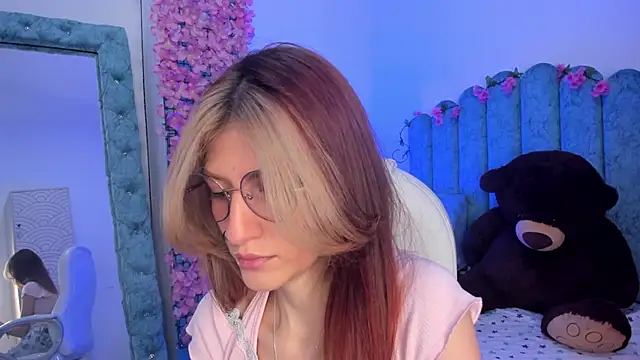 Ash 20  online show from December 1, 2:09 pm