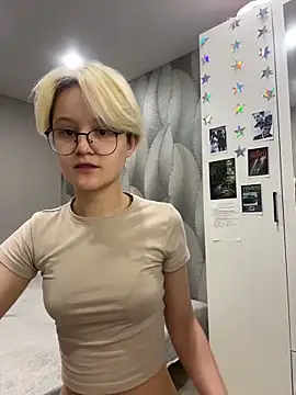 LunaDoreann online show from December 4, 2:30 pm