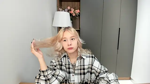 AunclreaVache online show from November 30, 10:41 am