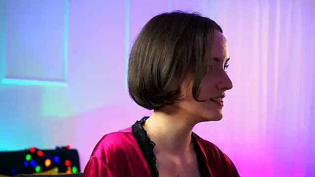 KateWillows online show from February 7, 8:29 am