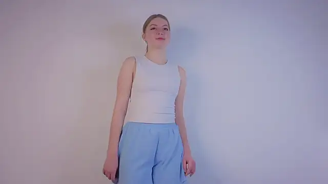 VerllineUrquidez online show from December 4, 1:19 am