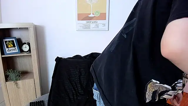 daniellesins2 online show from December 15, 8:58 pm