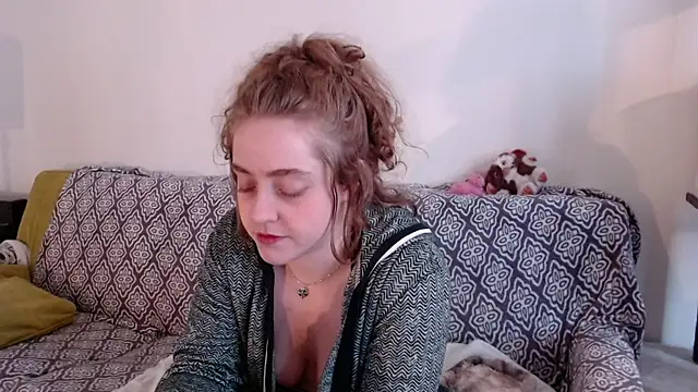 DeliaBlew online show from January 17, 8:27 pm