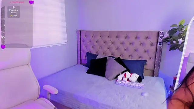 Mylarossi online show from February 24, 5:11 pm