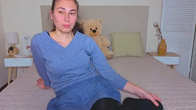 Olivia milf  online show from November 30, 9:52 pm