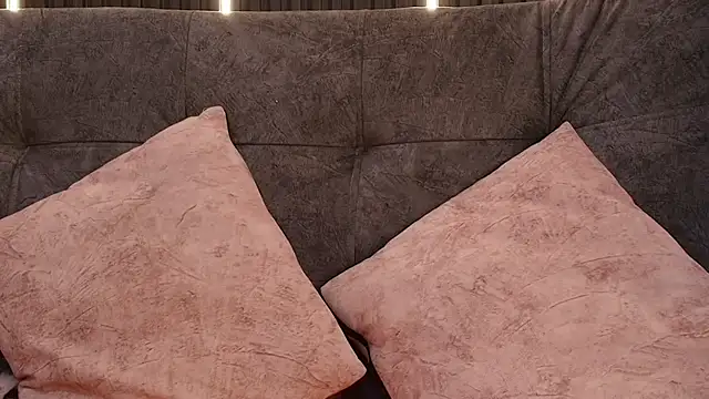 brunette candyy  online show from February 10, 1:14 pm