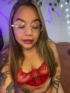 Lindalatina2001 online show from April 28, 2:27 am