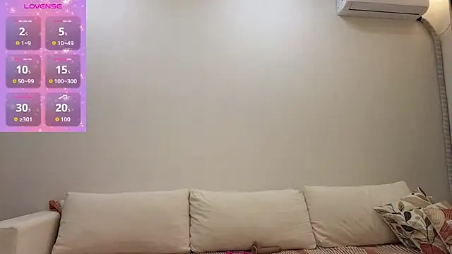 emiliblanc online show from December 14, 8:03 pm