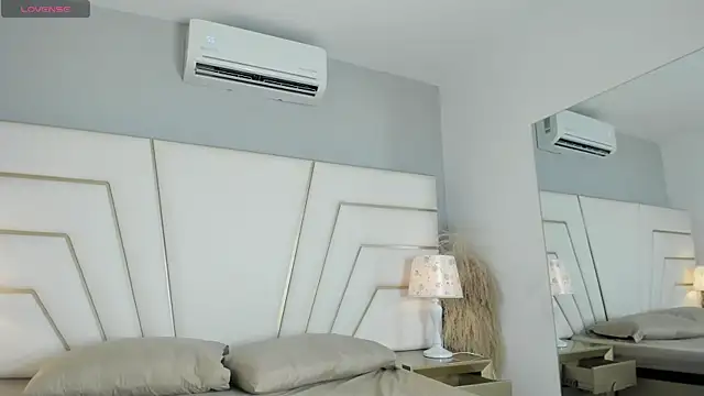 KeylaDolse online show from December 3, 8:00 pm