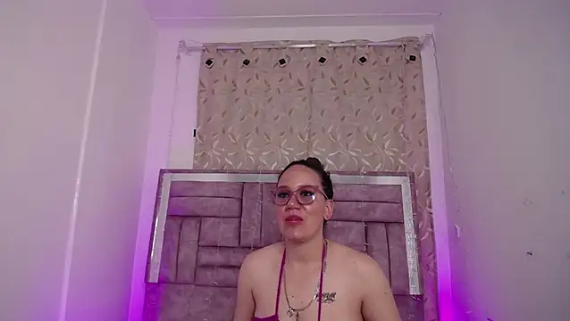 Alexamoonx online show from December 2, 5:20 am