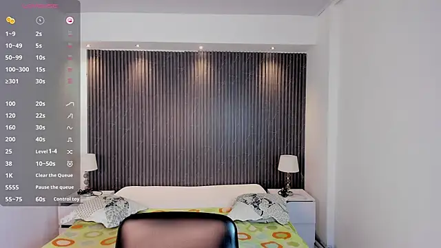 TiffanyHoustton online show from April 15, 1:33 pm