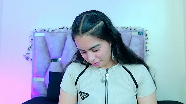 iris and damian online show from April 8, 5:26 pm