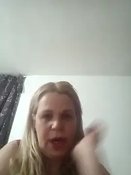 karinaBrasil online show from December 5, 5:40 am