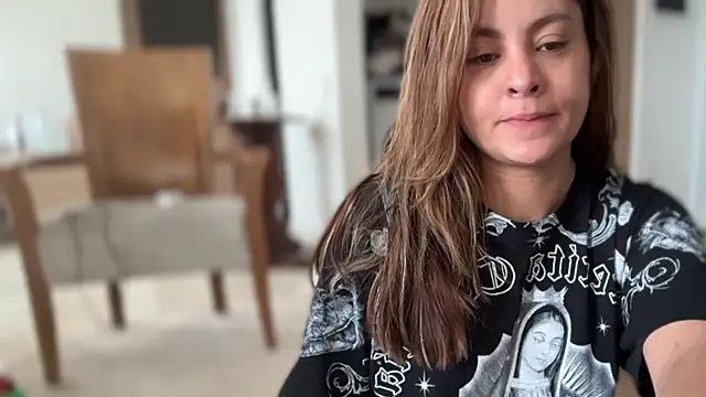 miaferrer777 online show from April 12, 4:21 pm