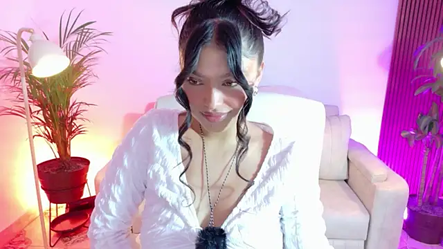 victoria   moon online show from December 18, 2:00 pm