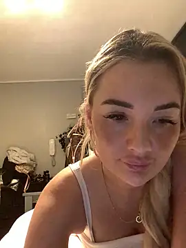 xxxsophxxx21 online show from December 4, 6:30 pm